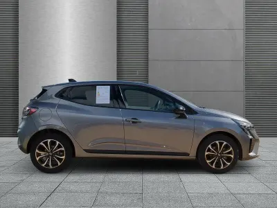 Gebraucht Renault Clio Techno 90 PS (66 kW) 2025 Dolomitgrau Kleinwagen
