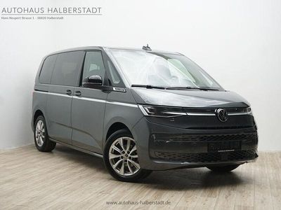 Usado VW Multivan Style 150 HP (110 kW) 2025 Cinzento Monovolume