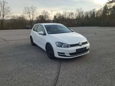 Gebraucht VW Golf VII Trendline 86 PS (63 kW) 2015 Pure white Kleinwagen