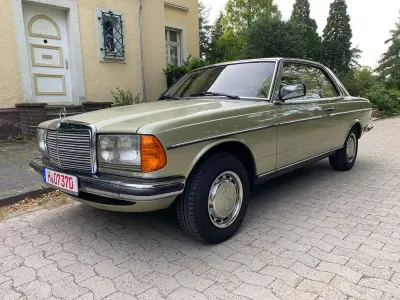 Gebraucht Mercedes 230 136 PS (100 kW) 1982 Silber Coupé