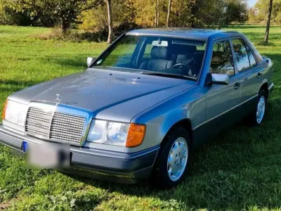 Gebraucht Mercedes E200 118 PS (86 kW) 1992 Grau Limousine