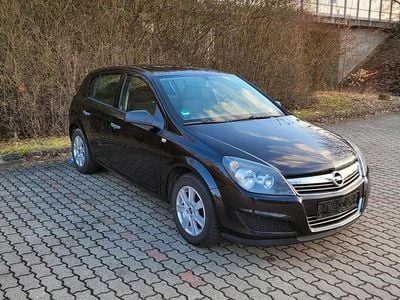 Używany Opel Astra 116 KM (85 kW) 2009 Czarny Sedan/Limuzyna