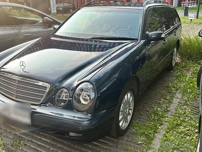 Mercedes E280