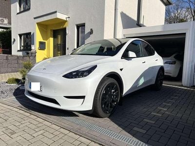 Weiß Gebraucht 2023 Tesla Model Y RWD SUV | 34.999 € (Etwas zu teuer)