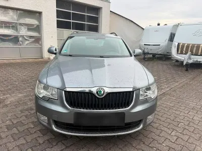 Gebraucht Skoda Superb 160 PS (117 kW) 2013 Silber Kombi