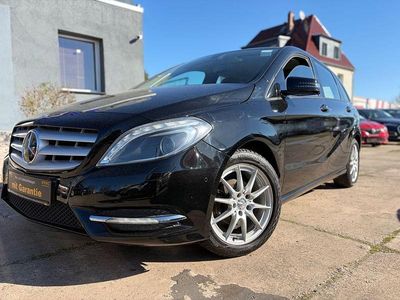 Gebraucht Mercedes B180 122 PS (89 kW) 2014 Schwarz Van / Kleinbus