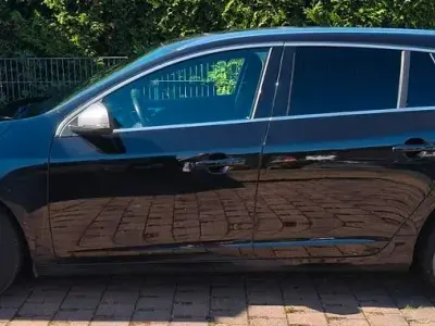 Gebraucht Volvo V60 R-Design 190 PS (139 kW) 2016 Schwarz Kombi