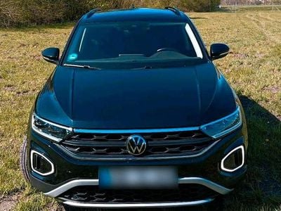 Second-hand VW T-Roc Move 150 CP (110 kW) 2023 Negru SUV