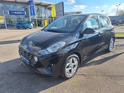 Gebraucht Hyundai i10 Trend 84 PS (61 kW) 2023 Phantom black / met (metallic) Kleinwagen