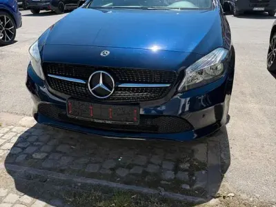 Używany Mercedes A180 116 KM (85 kW) 2018 Niebieski Sedan/Limuzyna
