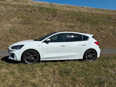 Gebraucht Ford Focus ST-Line 125 PS (91 kW) 2019 Weiß Limousine