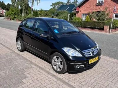 Gebraucht Mercedes A180 109 PS (80 kW) 2012 Schwarz Kleinwagen