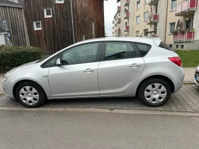 Gebraucht Opel Astra 110 PS (80 kW) 2012 Grau Limousine