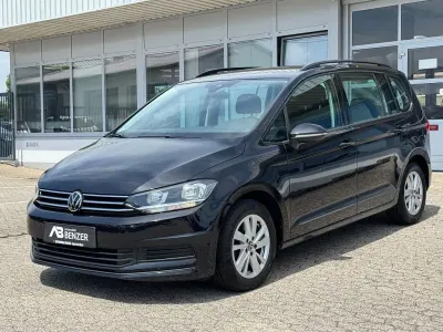 Gebraucht VW Touran Comfortline 122 PS (89 kW) 2023 Schwarz Van / Kleinbus