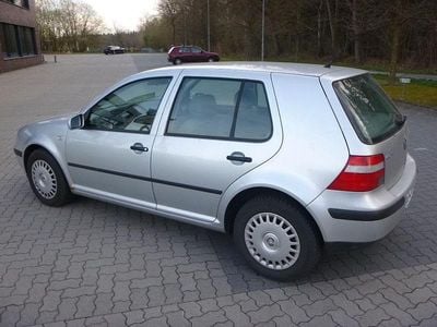 Usata VW Golf IV 105 CV (77 kW) 2002 Argento Berlina