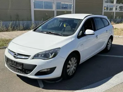 Gebraucht Opel Astra Edition 136 PS (100 kW) 2014 Schneeweiss Kombi