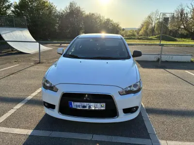 Gebraucht Mitsubishi Lancer 117 PS (86 kW) 2010 Weiß Kleinwagen