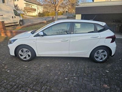 Gebraucht Hyundai i20 Select 101 PS (74 kW) 2021 Weiß Kleinwagen