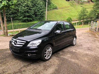 Mercedes B200