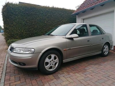 Usata Opel Vectra Edition 101 CV (74 kW) 1999 Grigio Berlina