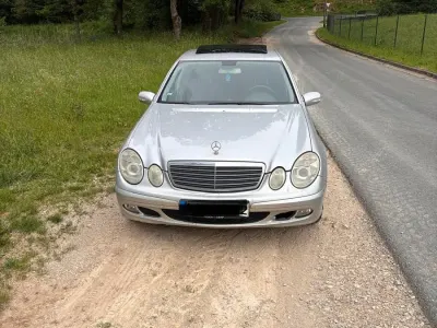Gebraucht Mercedes E220 Classic 150 PS (110 kW) 2004 Silber Limousine