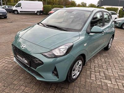 Neu Hyundai i10 Select 67 PS (49 kW) 2025 Mangrove green Kleinwagen