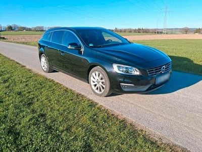 Gebraucht Volvo V60 Momentum 136 PS (100 kW) 2015 Schwarz Kombi
