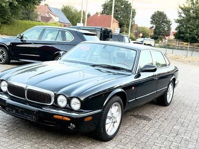 Jaguar XJ8