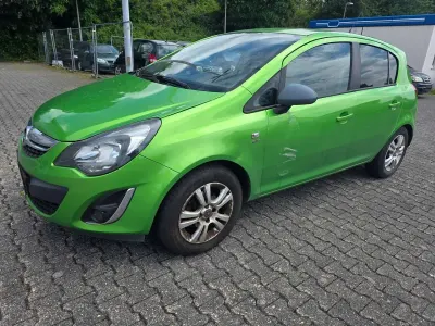 Gebraucht Opel Corsa Active 87 PS (63 kW) 2013 Apfelgruen p2 Kleinwagen