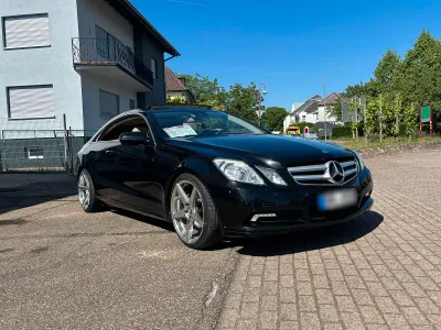 Gebraucht Mercedes E350 292 PS (214 kW) 2009 Schwarz Coupé