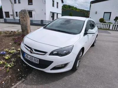 Gebraucht Opel Astra 140 PS (102 kW) 2013 Weiß Kombi