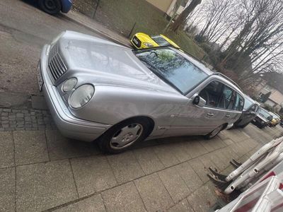 Mercedes E320
