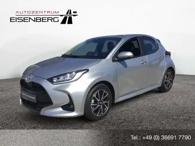 Gebraucht Toyota Yaris Hybrid Team 116 PS (85 kW) 2023 Silber Limousine