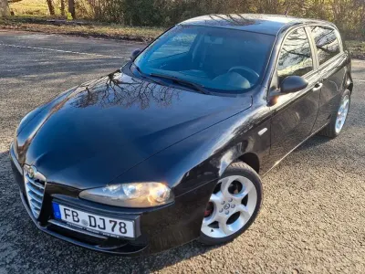 Gebraucht Alfa Romeo 147 105 PS (77 kW) 2009 Schwarz Kleinwagen