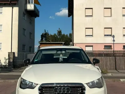 Gebraucht Audi A1 90 PS (66 kW) 2011 Weiß Kleinwagen