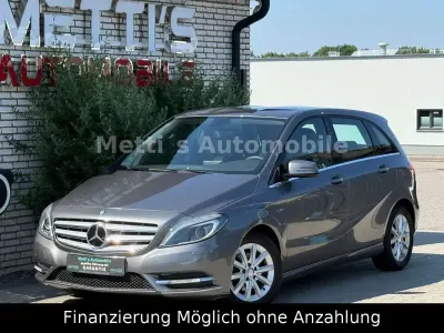Gebraucht Mercedes B200 Sport 156 PS (114 kW) 2012 Grau Kleinwagen
