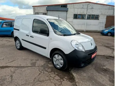 Gebraucht Renault Kangoo Basis 68 PS (50 kW) 2010 Arktisweiß Van