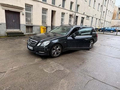 Gebraucht Mercedes E220 170 PS (125 kW) 2011 Schwarz Limousine