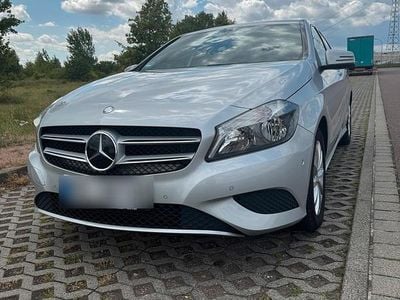 Gebraucht Mercedes A180 122 PS (89 kW) 2014 Silber Limousine