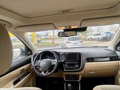 Gebraucht Mitsubishi Outlander Diamant Edition 150 PS (110 kW) 2017 Weiß SUV