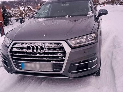 Grau Gebraucht 2016 Audi Q7 SUV | 17.000 € (Fairer Preis)