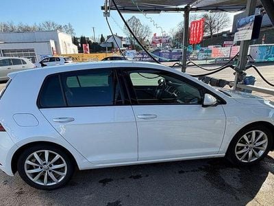Gebraucht VW Golf VII Highline 150 PS (110 kW) 2019 Weiß Limousine