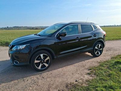 Gebraucht Nissan Qashqai N-Connecta 116 PS (85 kW) 2016 Schwarz SUV