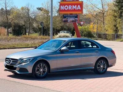 Używany Mercedes C250 204 KM (150 kW) 2015 Srebrny Sedan/Limuzyna