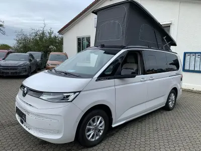 Neu VW California Beach 150 PS (110 kW) 2025 Candy weiß/ dach deep black perleffekt Van