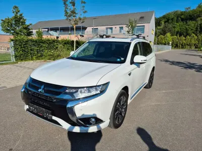 Gebraucht Mitsubishi Outlander P-HEV Top 203 PS (149 kW) 2016 Weiß SUV