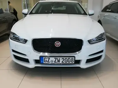 Gebraucht Jaguar XE Prestige 179 PS (131 kW) 2016 Weiß Limousine