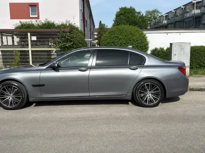 Gebraucht BMW 750L 381 PS (280 kW) 2012 Grau Limousine