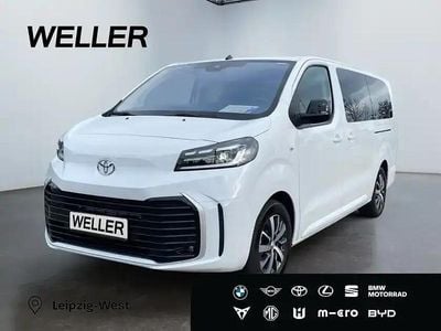 Icy white (weiss) Gebraucht 2024 Toyota Proace Team Van / Kleinbus | 39.490 € (Teuer)