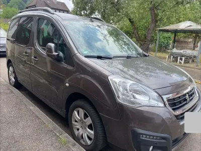 Gebraucht Peugeot Partner Tepee Allure 110 PS (80 kW) 2018 Grau Van / Kleinbus